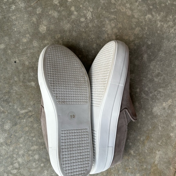 Steve Madden suede slip on sneakers - Picture 3 of 5
